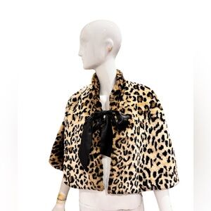 Faux fur cape with leopard print, double ribbon bow.
